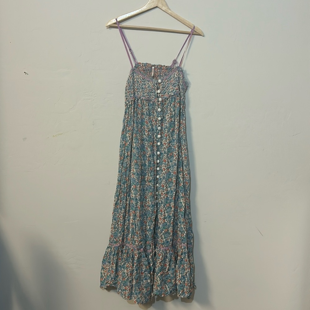A sewing project is required to add shoulder straps. Medium Free People Dress 🧵
